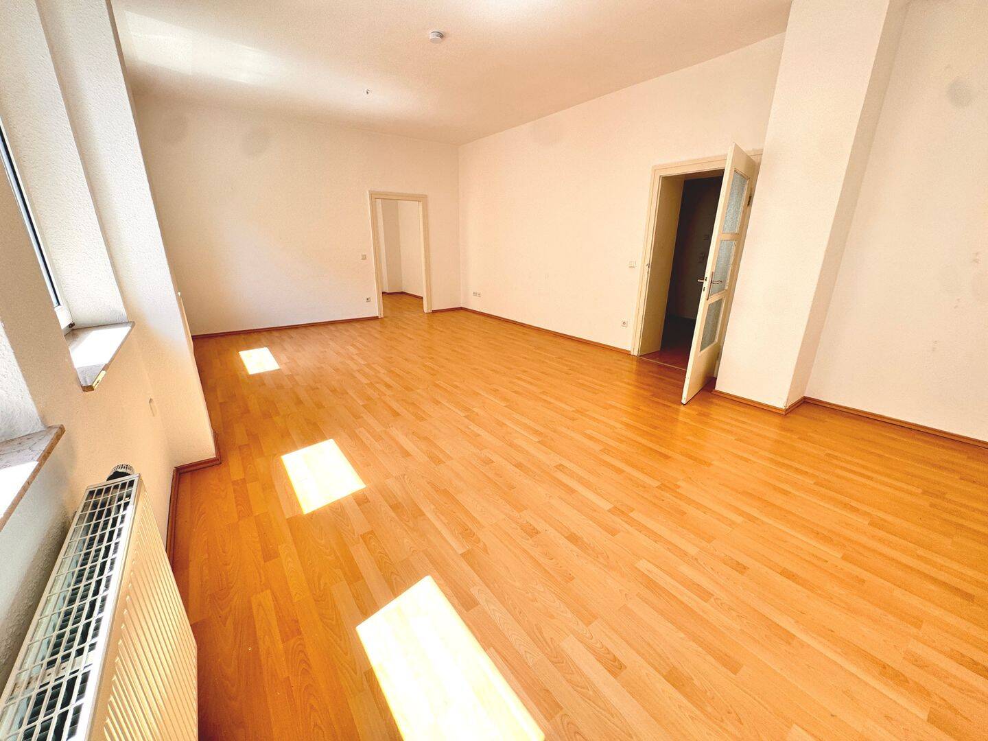 Provisionsfrei – Freie und gepflegte 6-Zimmer-Wohnung in Nürnberg, 90443 Nürnberg