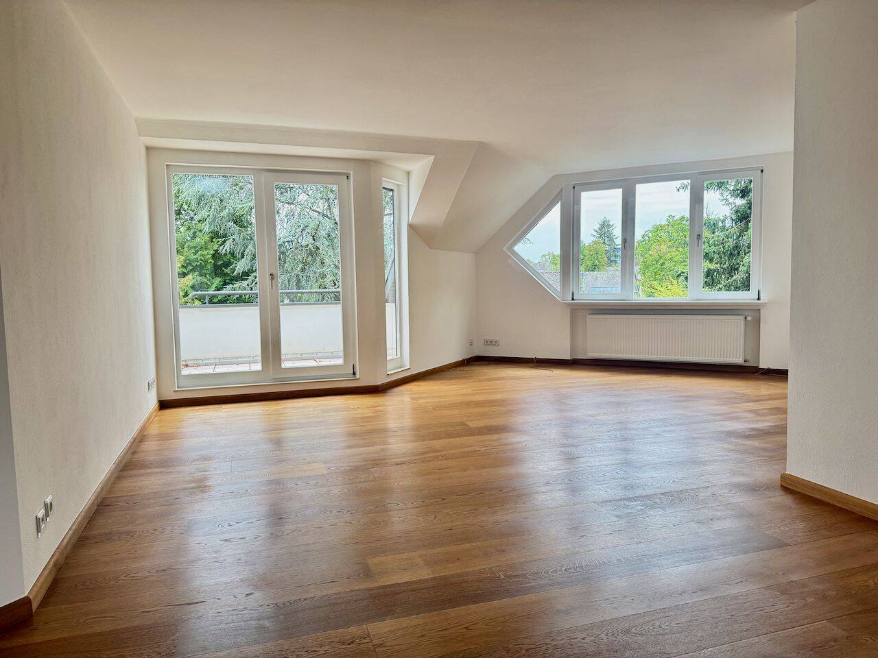 *Mietwohnung in Koblenz-Oberwerth* 3 Loggien, Garage, Treppenlifter, 56075 Koblenz (Karthause Mitte Oberwerth Stolzenfels Süd)