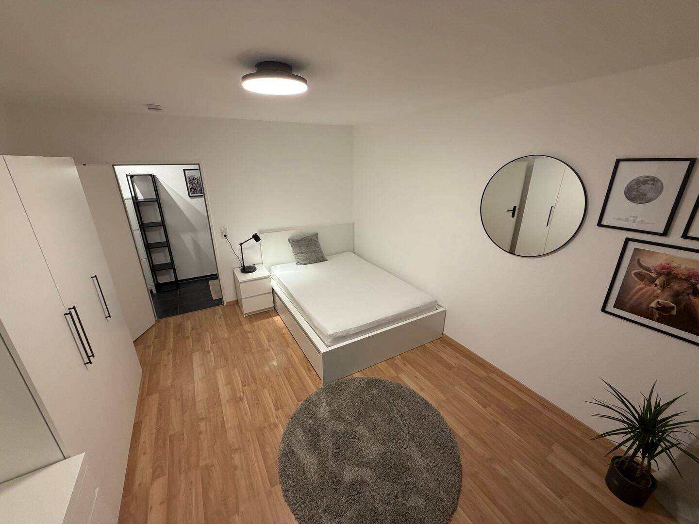 WG-Zimmer 16m2 in 3er-WG mit Jura-Studentin und Auszubildenden (ca. 20 Jahre alt), 97204 Höchberg