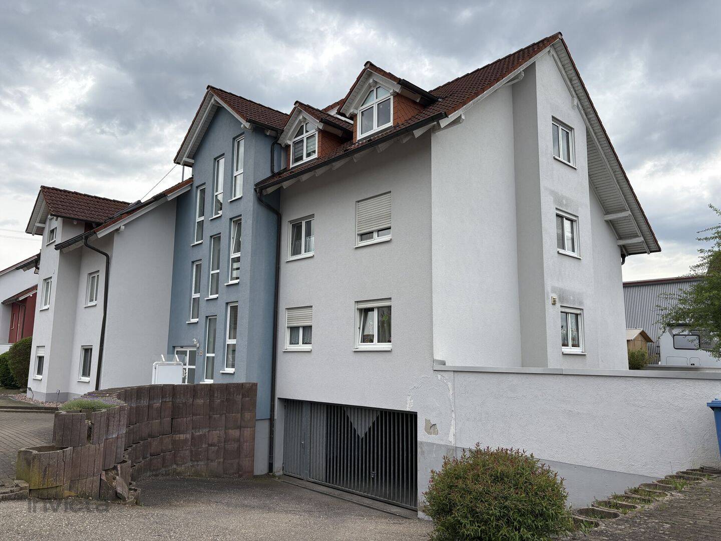 Gepflegte 2-Zimmer-Erdgeschosswohnung mit Südterrasse & TG-Stellplatz in Aldingen-Aixheim, 78554 Aldingen