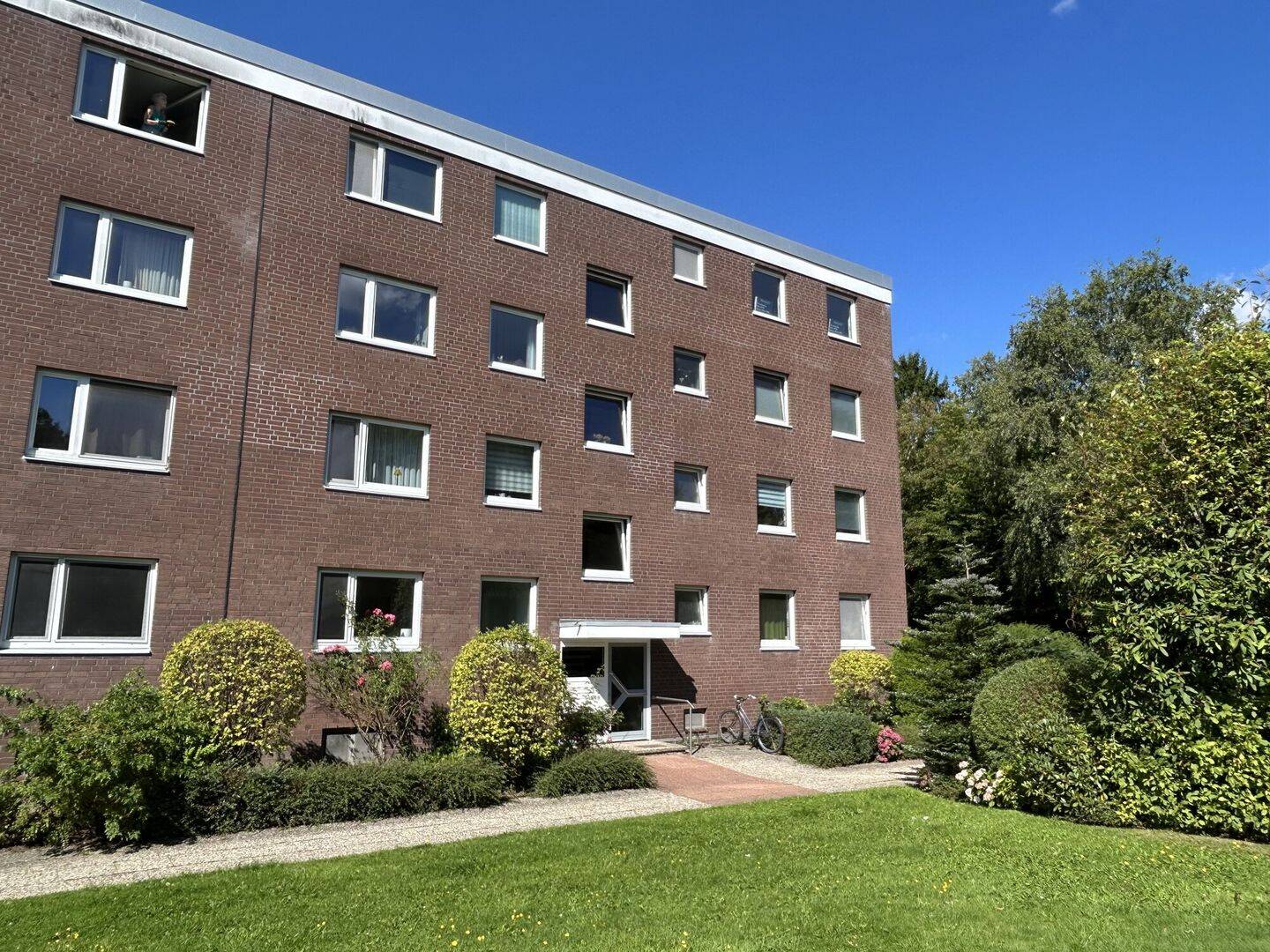 Helle 4-Zimmerwohnung mit Loggia zum Garten in Großhansdorf zur Miete – Wentzel Dr., 22927 Großhansdorf