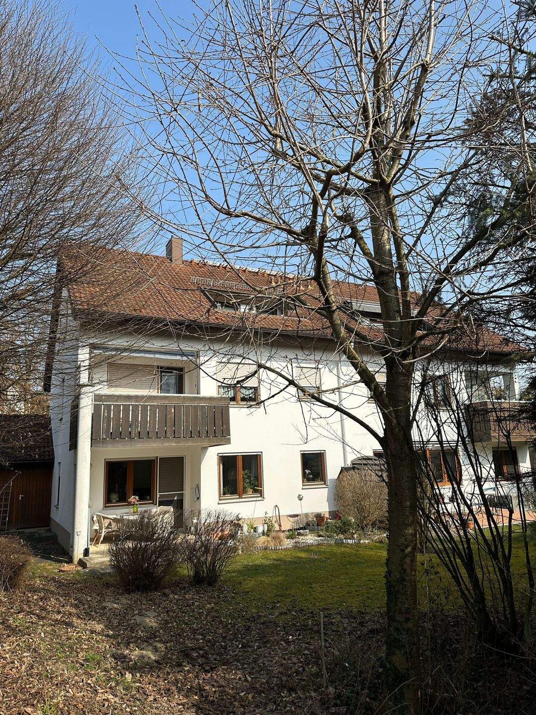 Dachgeschoss 2-Zimmer-Wohnung mit Einzelgarage in ruhiger Lage von Senden, 89250 Senden