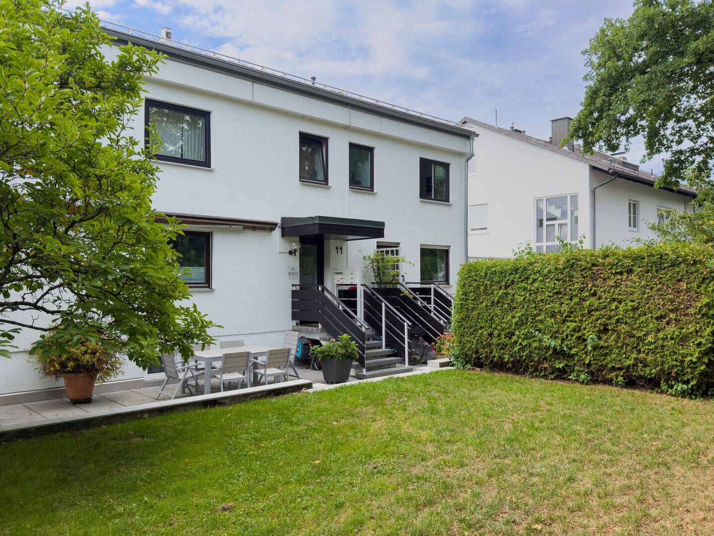 Möblierte 3-Zimmer-Wohnung mit Einbauküche, 1x Balkon und TG-Stellplatz im schönen Bogenhausen, 81927 München (Bogenhausen)