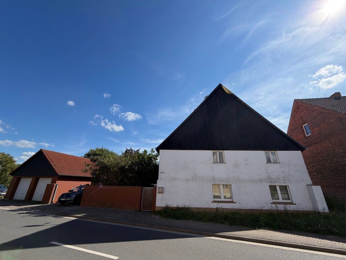 Seltenes Anwesen an der Havel: Zwei Wohnhäuser, Scheune und Doppelgaragen auf 1.460 m², 39539 Havelberg