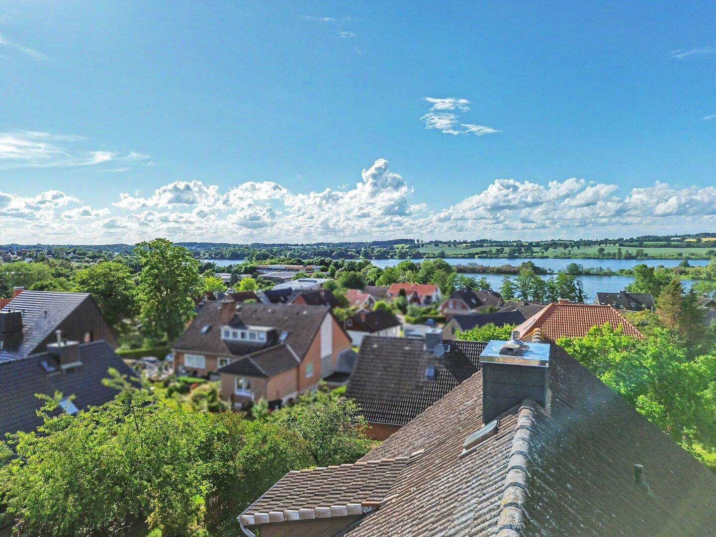 Seeblick inklusive: Großzügiges Haus mit sonnigem Garten, Garage und Vollkeller, 24306 Plön