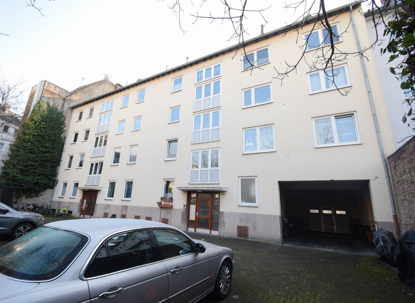 Provisionsfrei – Leerstehende 3-Zimmer-Wohnung mit Außenstellplatz in Köln-Nippes, 50733 Köln (Nippes Weidenpesch)