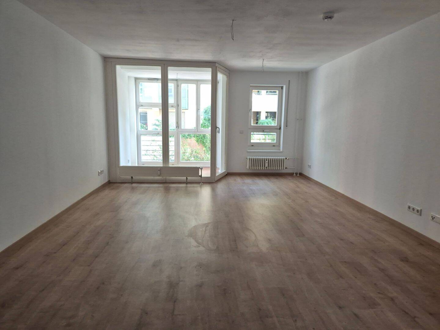 Neu renovierte, großzügige 2-Zi-Whg. mit Wintergarten!, 90443 Nürnberg