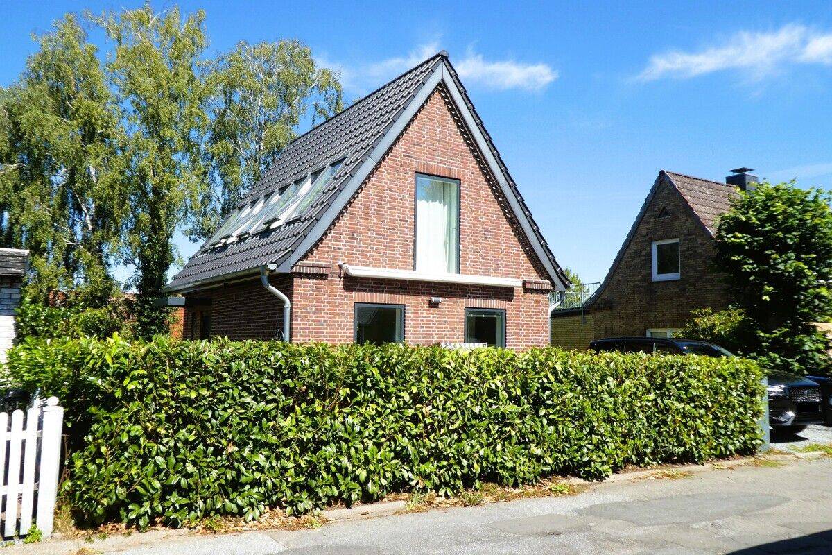 GETTORF: Vollmöbliertes, saniertes EFH („Tinyhouse“) mit viel Charme, Garten, Terrasse + Stellplatz, 24214 Gettorf