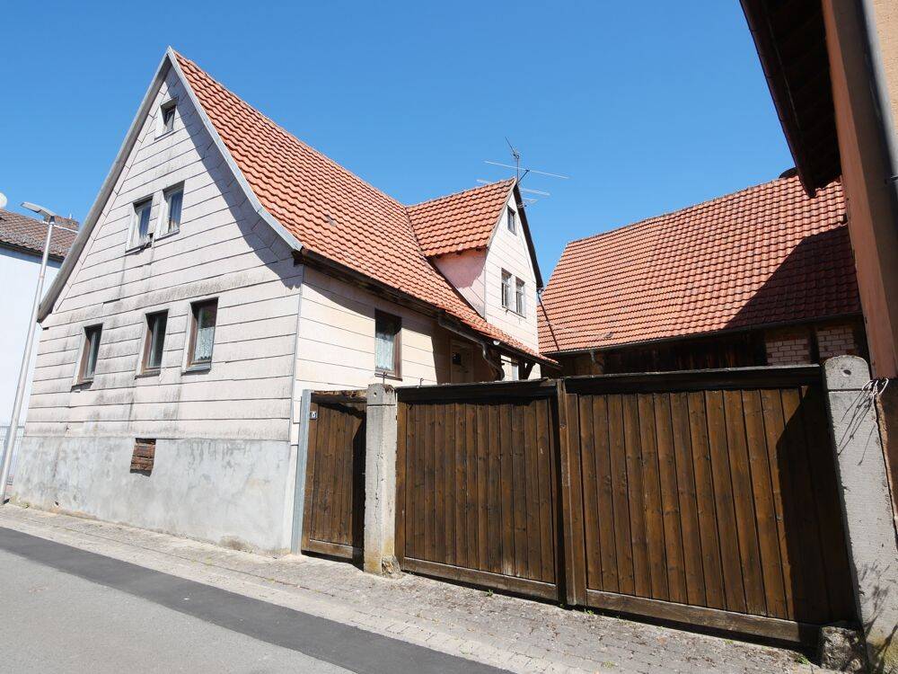 Abrissgebäude mit intakter Scheune, 97237 Altertheim
