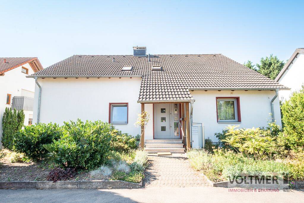 DACHPERLE – gepflegte Dachgeschosswohnung mit Garage in ruhiger Lage von Homburg!, 66424 Homburg