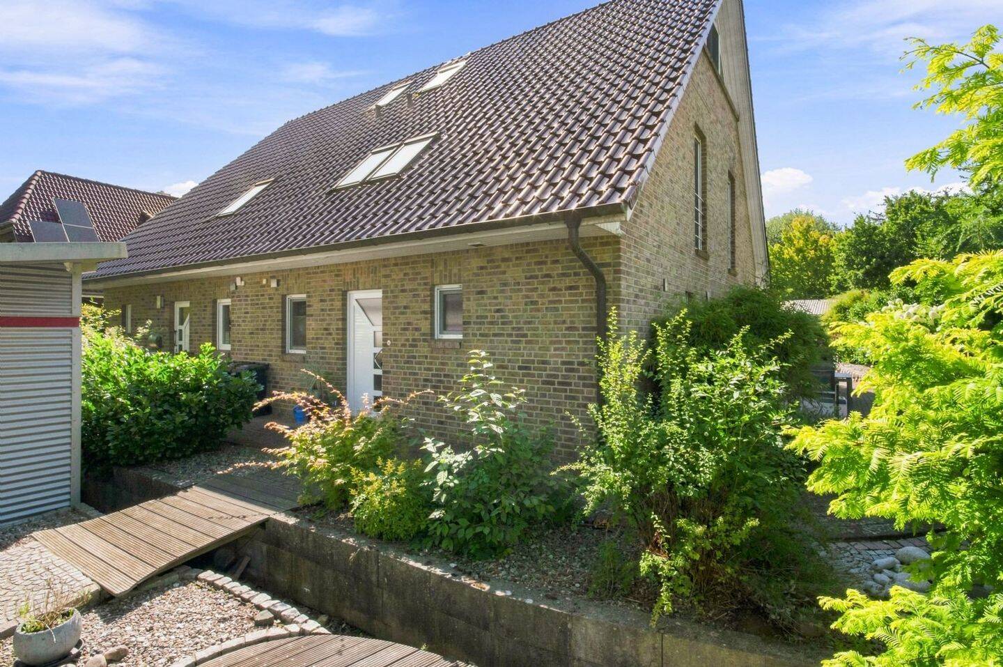 FAMILIENREFUGIUM IN HERRLICHER FELDRANDLAGE EINES ÖKOLOGISCHEN WOHNGEBIETES, 23858 Reinfeld (Holstein)