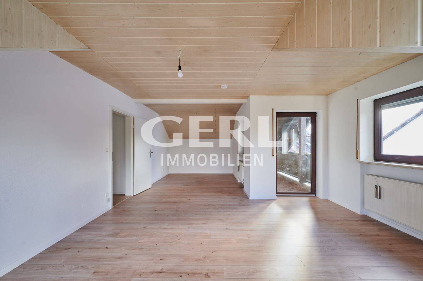 Helle 3-Zimmer-Wohnung mit Balkon und großen Hobbykeller, 94315 Straubing