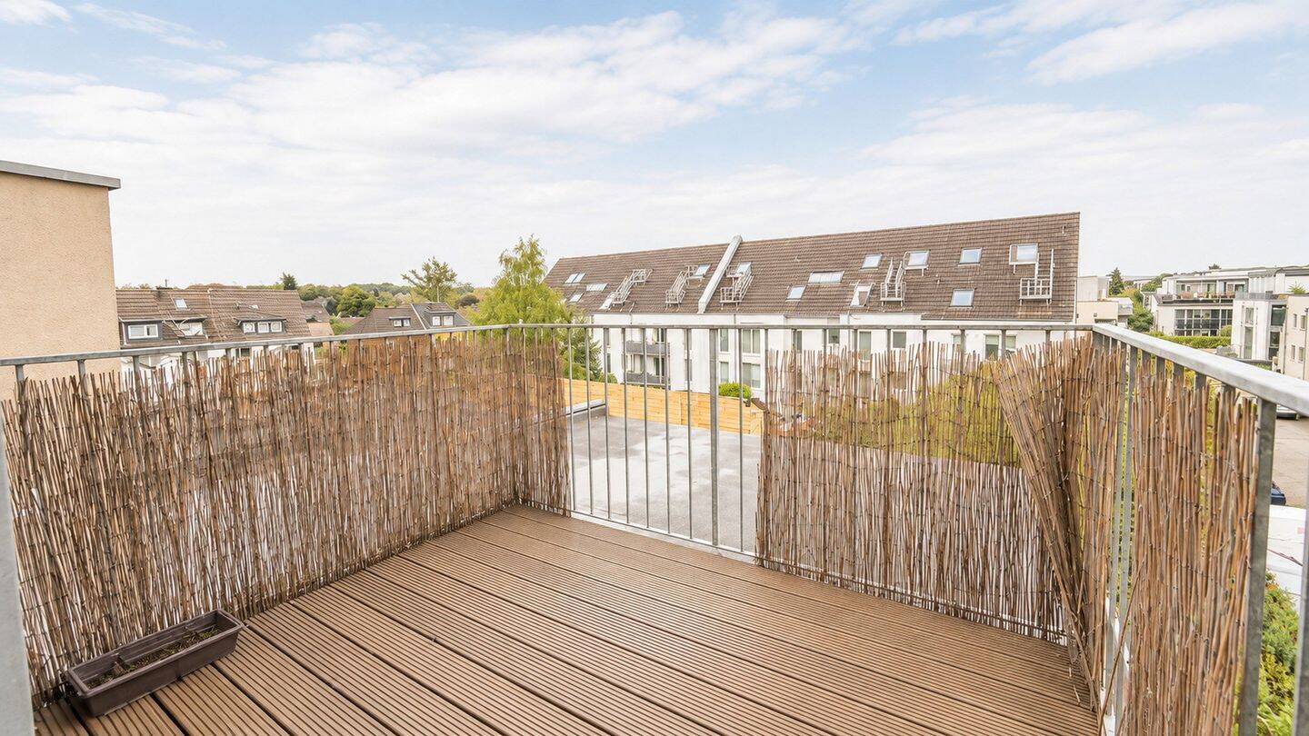 Helle 2-Zimmer-Wohnung mit Einbauküche und Dachterrasse, 50354 Hürth