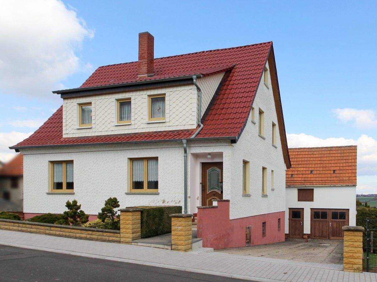 Gepflegtes Ein- bis Zweifamilienhaus mit Nebengebäude und großem Garten in Vacha – Völkershausen, 36404 Vacha