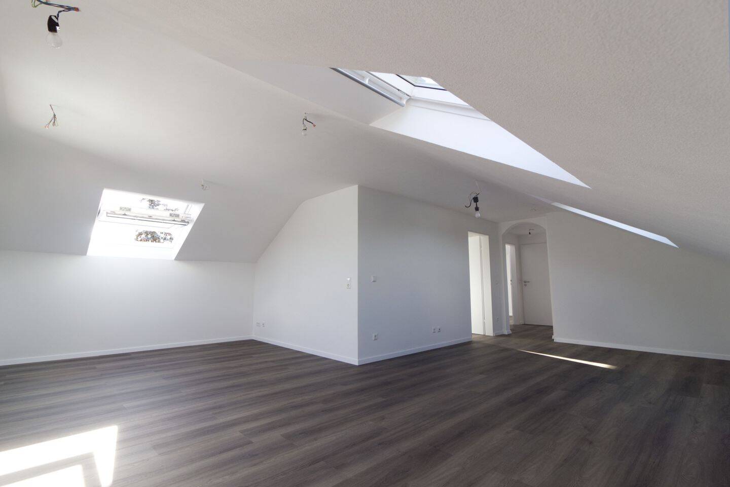 Kernsanierte Dachgeschosswohnung mit opt. Stellplatz, 71334 Waiblingen