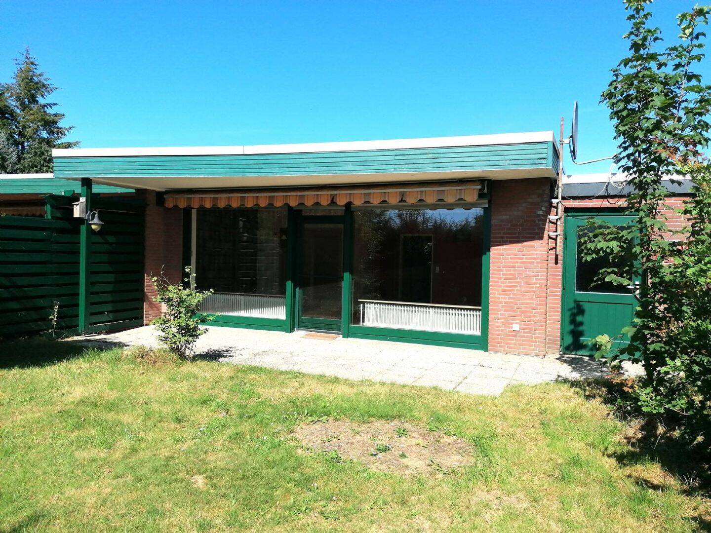 Doppelhaushälfte – Bungalow mit uneinsehbarer Südterrasse auf ruhigem Grundstück in Varel – Stadt, 26316 Varel