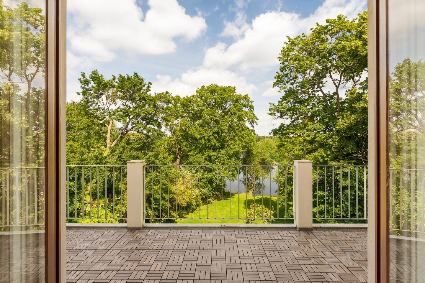 Juwel am See: Stilvolles Villen-Dachgeschoss mit privater Sauna und Panoramablick, 14467 Potsdam (Berliner Vorstadt Brandenburger Vorstadt Nördliche Innenstadt)