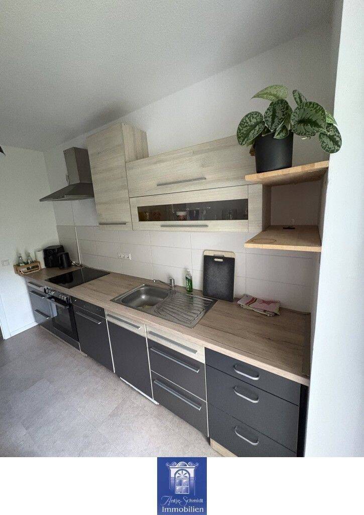 Gemütliche Wohnung mit Balkon und Tageslichtbad mit Wanne!, 1237 Dresden