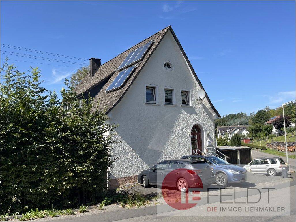 *PROVISIONSFREI* Familiengerechtes Ein-/ZFH mit ausgeb. DG, sep. Dop.-GA + Grundstück in Kirchhundem, 57399 Kirchhundem