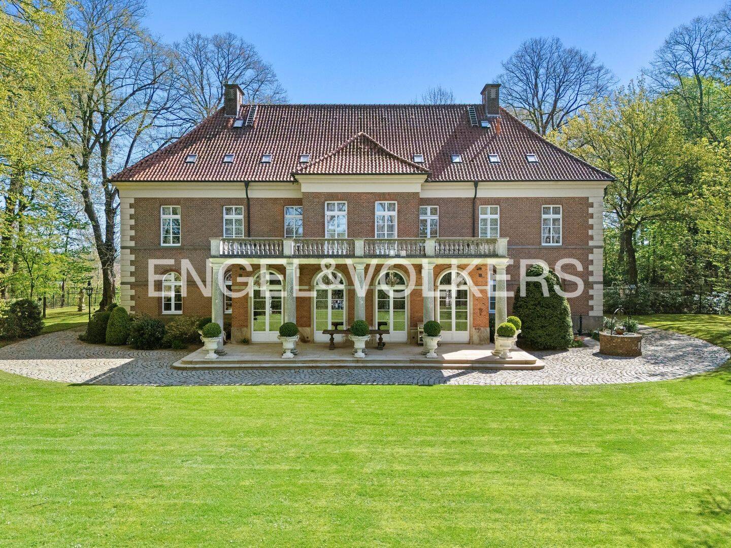 Repräsentative Villa Nienhaus mit großzügiger Parkanlage, 26871 Papenburg