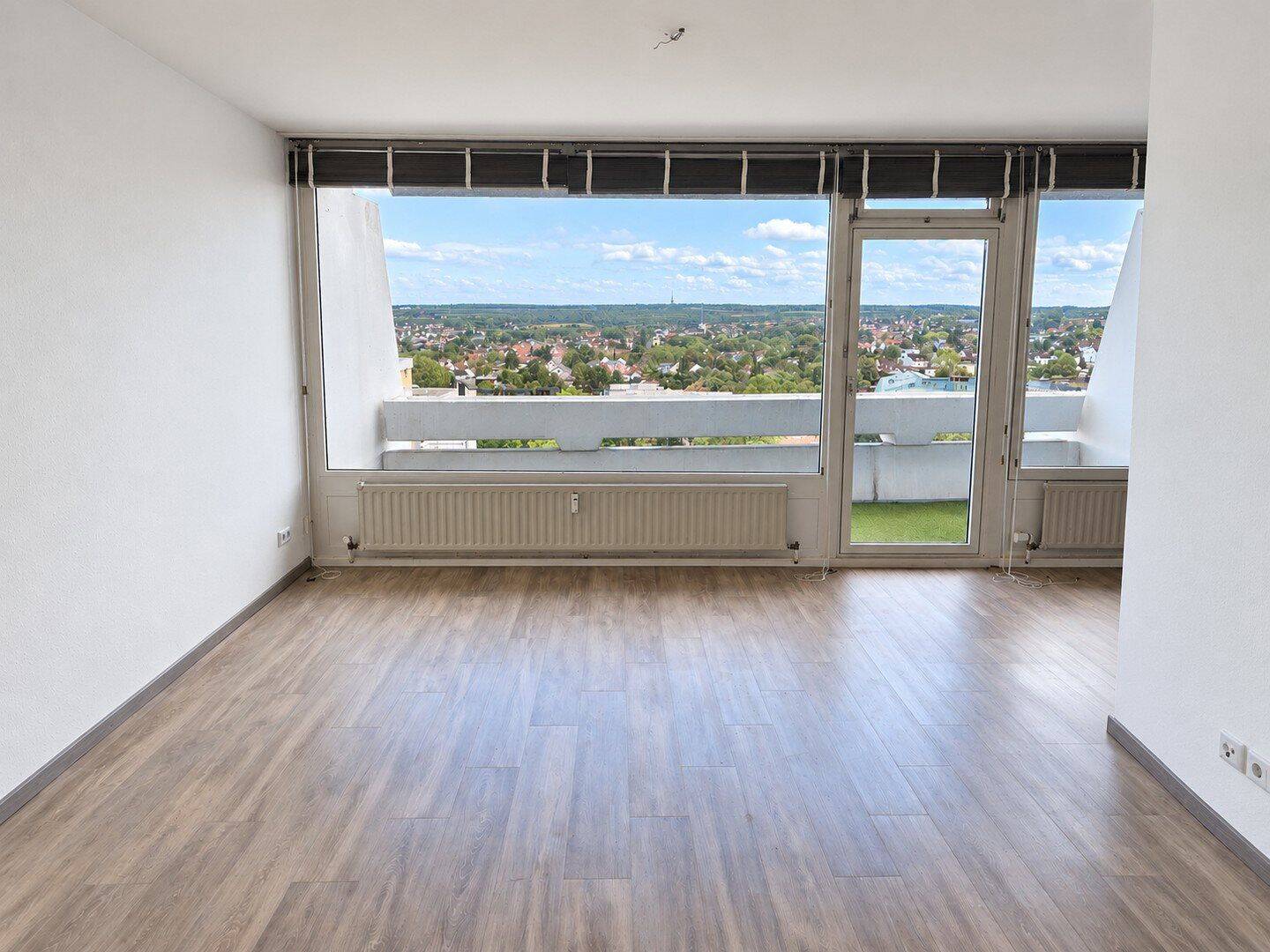 Helle, frisch sanierte 3-Zimmer Maisonettewohnung mit Balkon in Mainz-Finthen, 55126 Mainz (Finthen Layenhof)