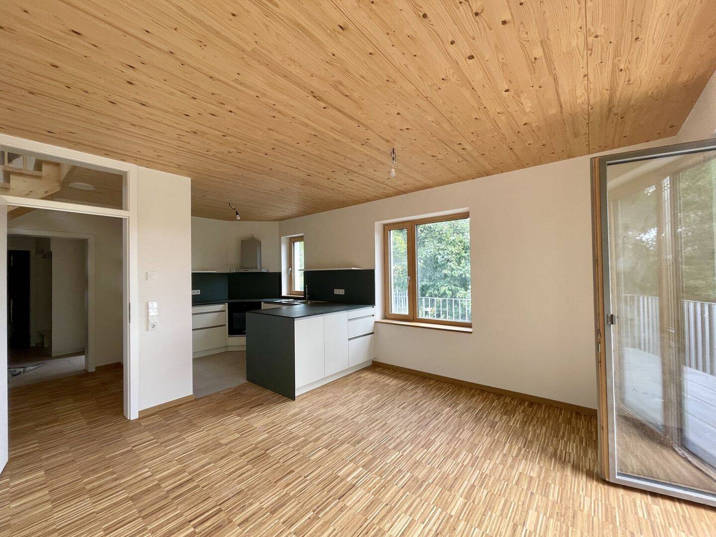 Ab sofort: 3-Zimmer-Maisonettewohnung mit Panoramablick, EBK und großem Balkon, 72076 Tübingen