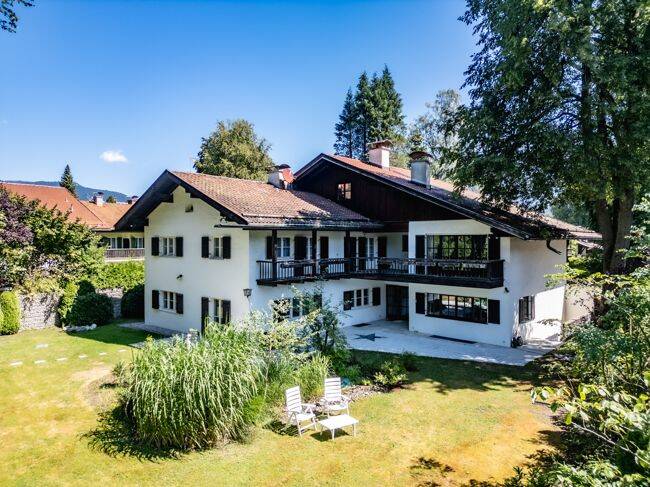 Garmisch-Partenkirchen: Exklusive Landhausvilla in TOP Lage – zentrumsnah und ruhig!, 82467 Garmisch-Partenkirchen