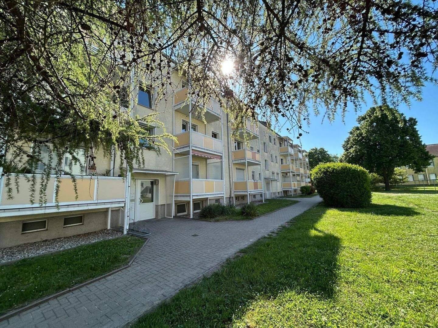 2-Raum Wohnung mit Balkon in ruhiger Lage, 39240 Calbe (Saale)