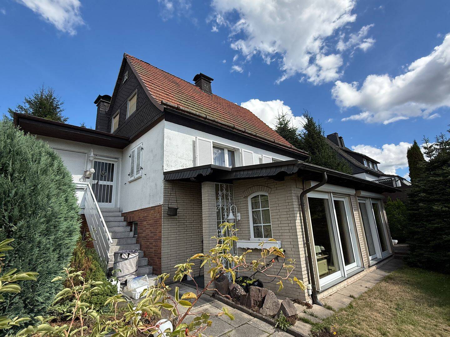 Einfamilienhaus mit viel Platz, Wintergarten und schönem Weitblick, 35108 Allendorf (Eder)