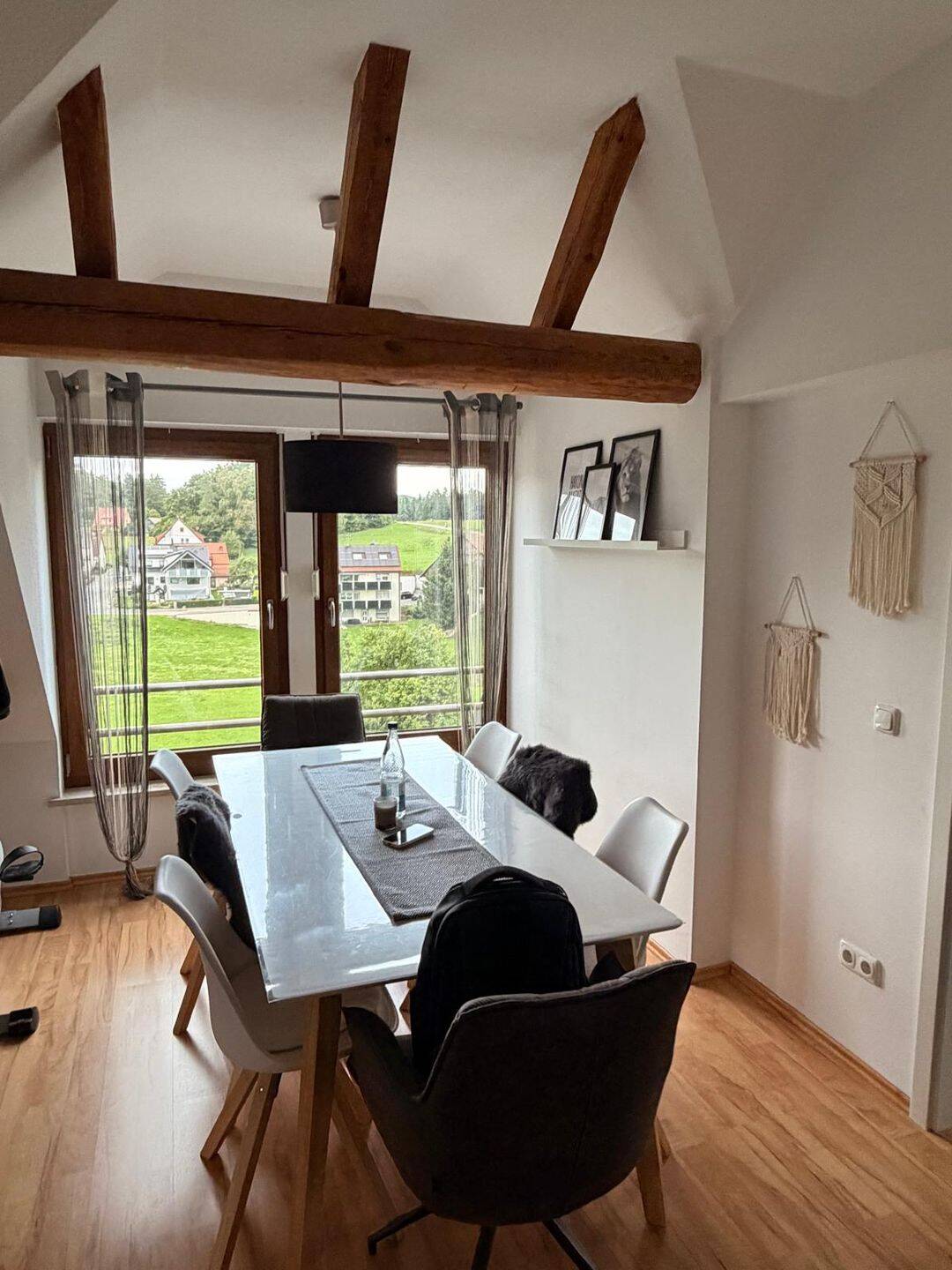 Gemütliche 2-Zimmer-Dachgeschosswohnung mit Balkon und viel Stauraum, 91286 Obertrubach