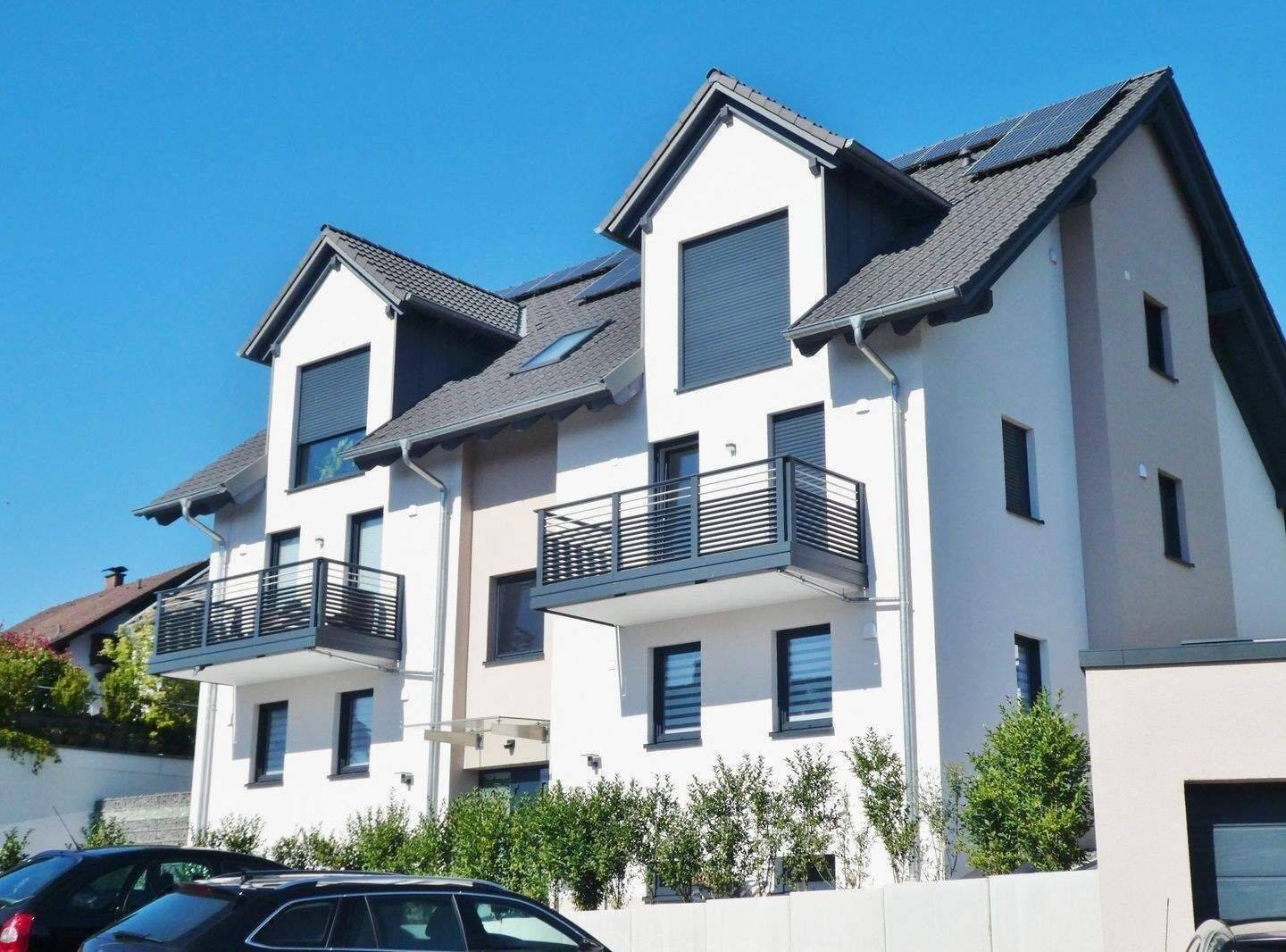 GANESHA-IMMOBILIEN…wunderschöne, neuwertige Wohnung im Dachgeschoss in bester Wohnlage-zum verlieben !, 63849 Leidersbach