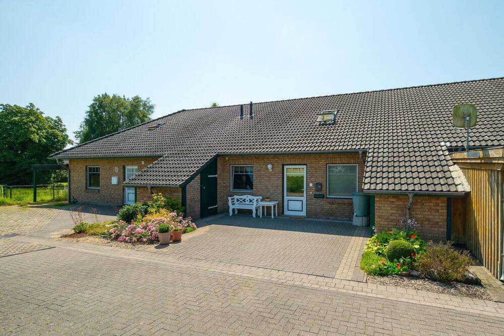 Wohnen, wo andere Urlaub machen: Reihenmittelhaus mit herrlichem Garten nahe Husum., 25872 Wittbek