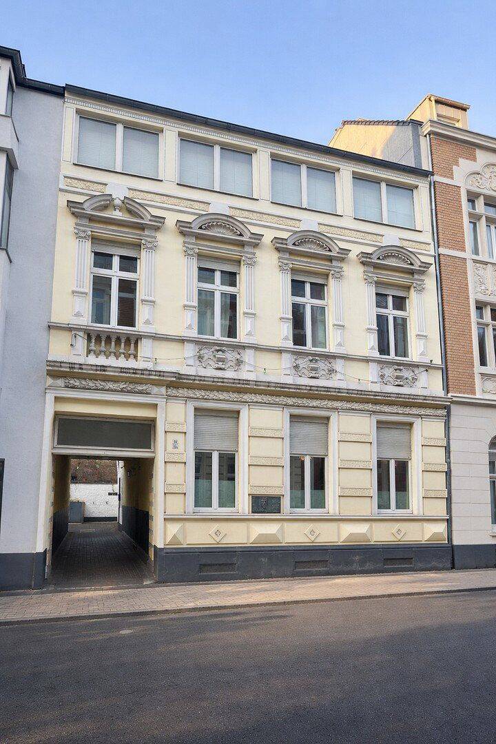 Helle 2-Zimmer-Wohnung mit offener Wohnküche, 41460 Neuss