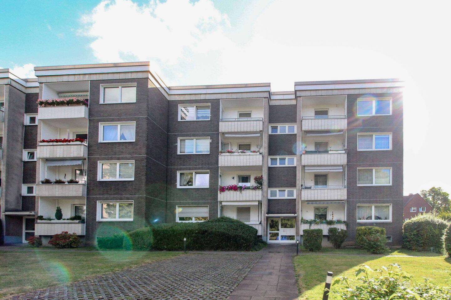3-Zimmer-Wohnung mit Potenzial und Balkon in Duisburg, 47179 Duisburg (Aldenrade Alt-Walsum Fahrn Vierlinden Wehofen)