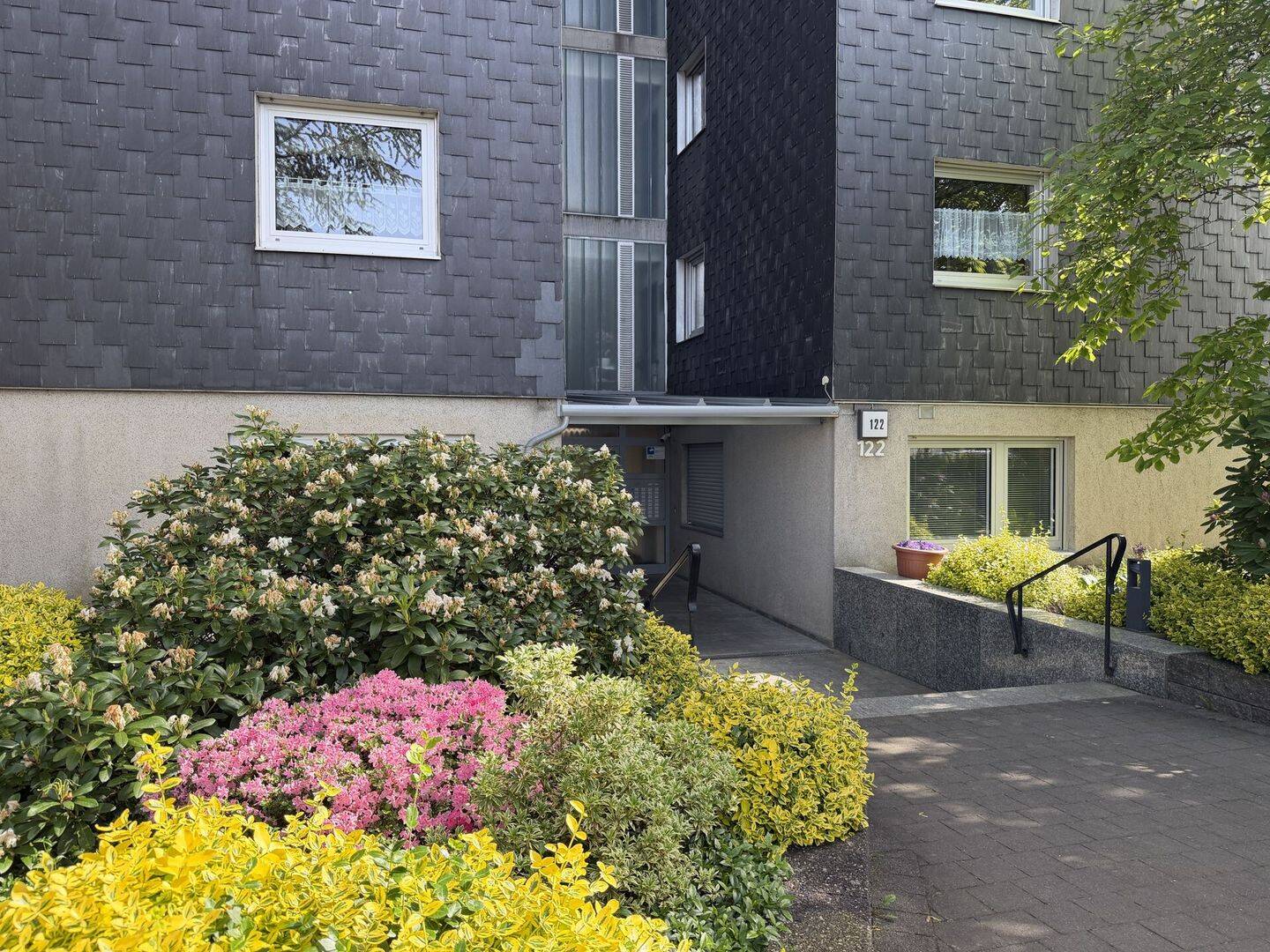 Gemütliche Eigentumswohnung mit großer Loggia und Tiefgaragenstellplatz in gepflegter Wohnanlage, 53474 Bad Neuenahr-Ahrweiler
