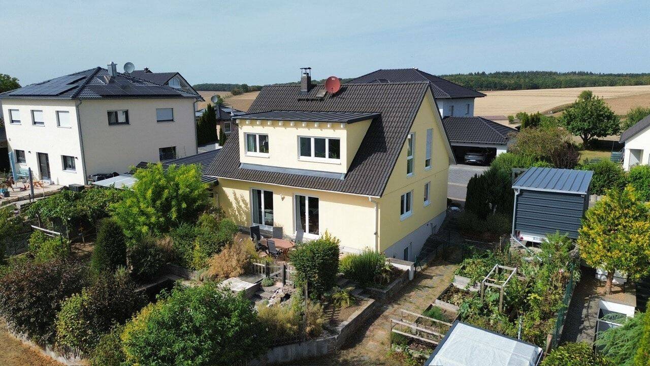 Ankommen. Wohlfühlen. Bleiben. – Großzügiges Zuhause mit Gartenidylle, 97950 Großrinderfeld
