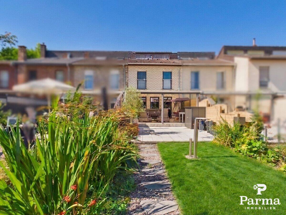 Besondere Architektur – Helles Split-Level-Haus mit traumhaftem Garten in Jülich-Altenburg, 52428 Jülich