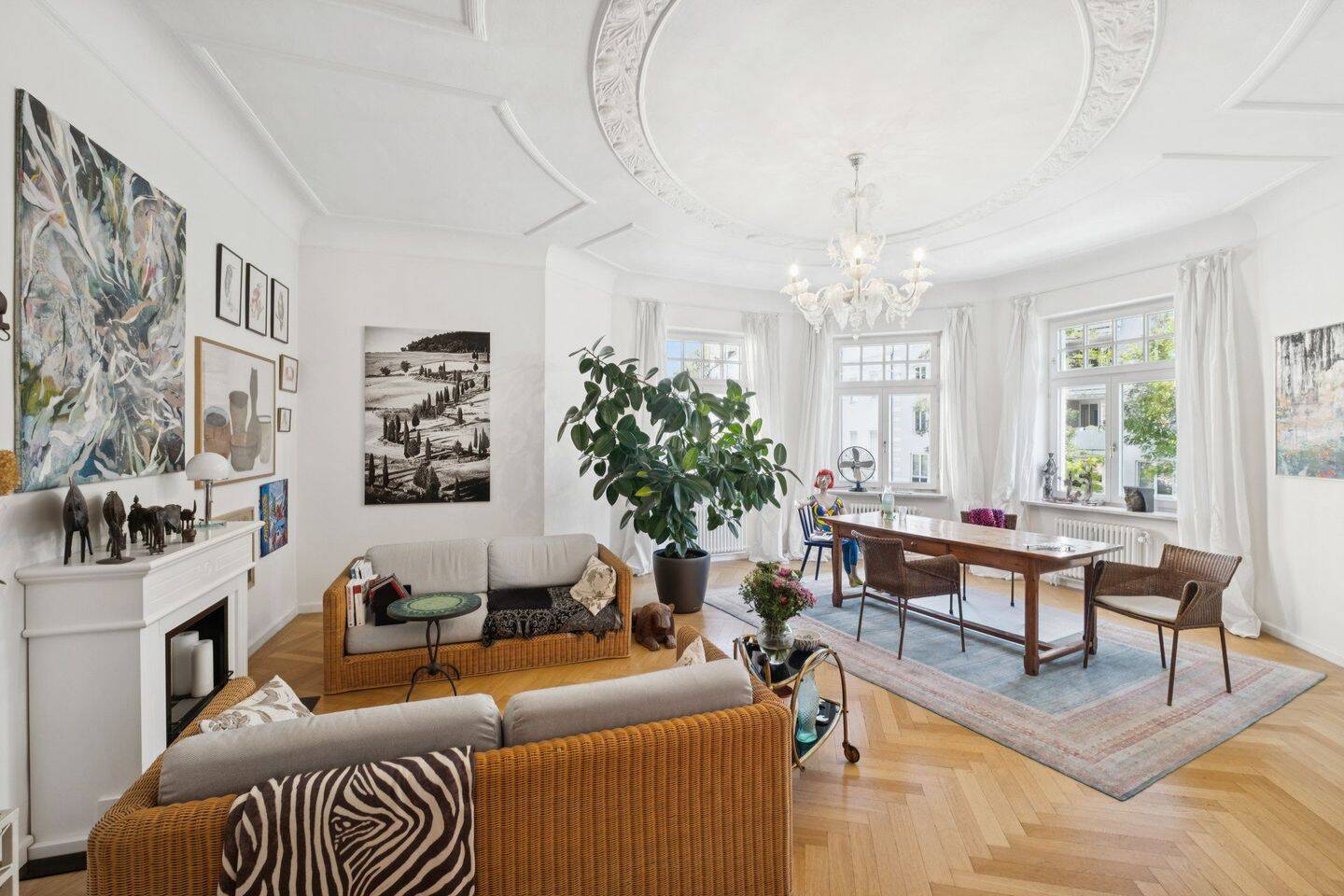 Jugendstil-Eleganz: 4-Zimmer Altbauwohnung im historischen Theresienhof, 80336 München (Altstadt-Lehel Ludwigsvorstadt-Isarvorstadt Sendling)