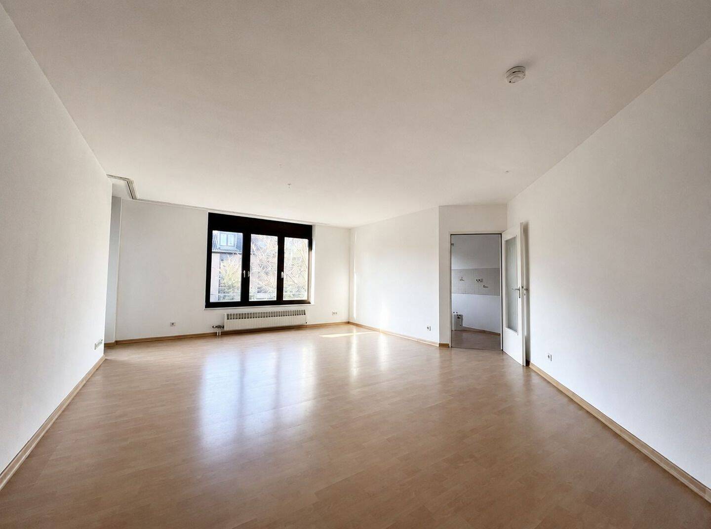 Helle 2-Zimmer-Wohnung mit Sonnenbalkon in ruhiger Lage, 41236 Mönchengladbach (Bonnenbroich Geneicken Heyden Mülfort Rheydt)