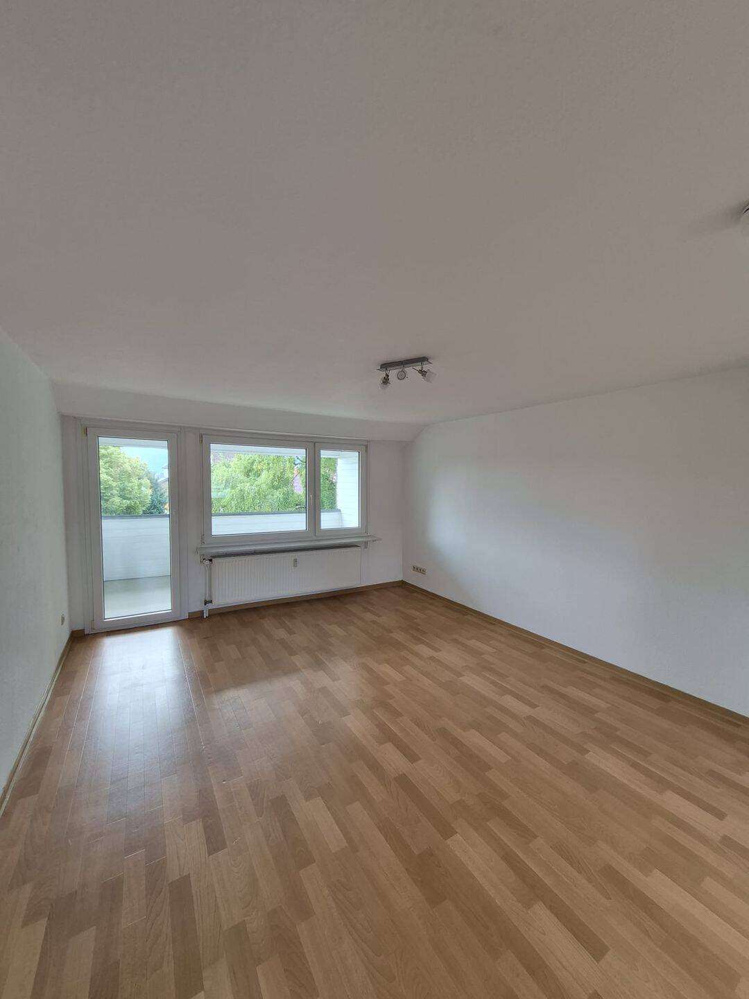 1 ZKB mit Einbauküche und Balkon, 26954 Nordenham