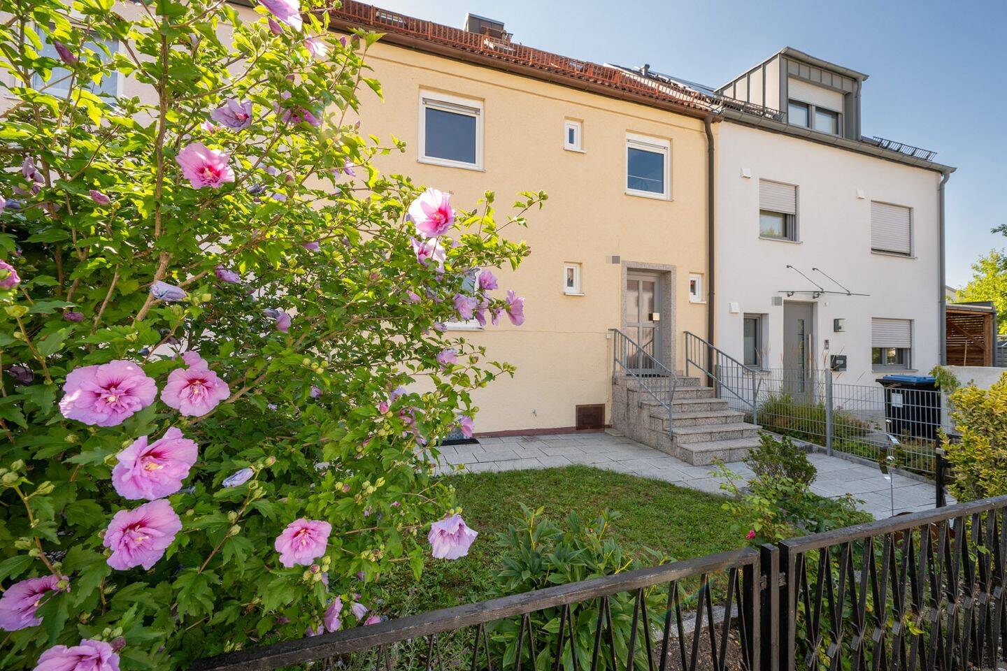 AIGNER – Reihenmittelhaus mit sonnigem Garten sucht neue Ideen, 85221 Dachau