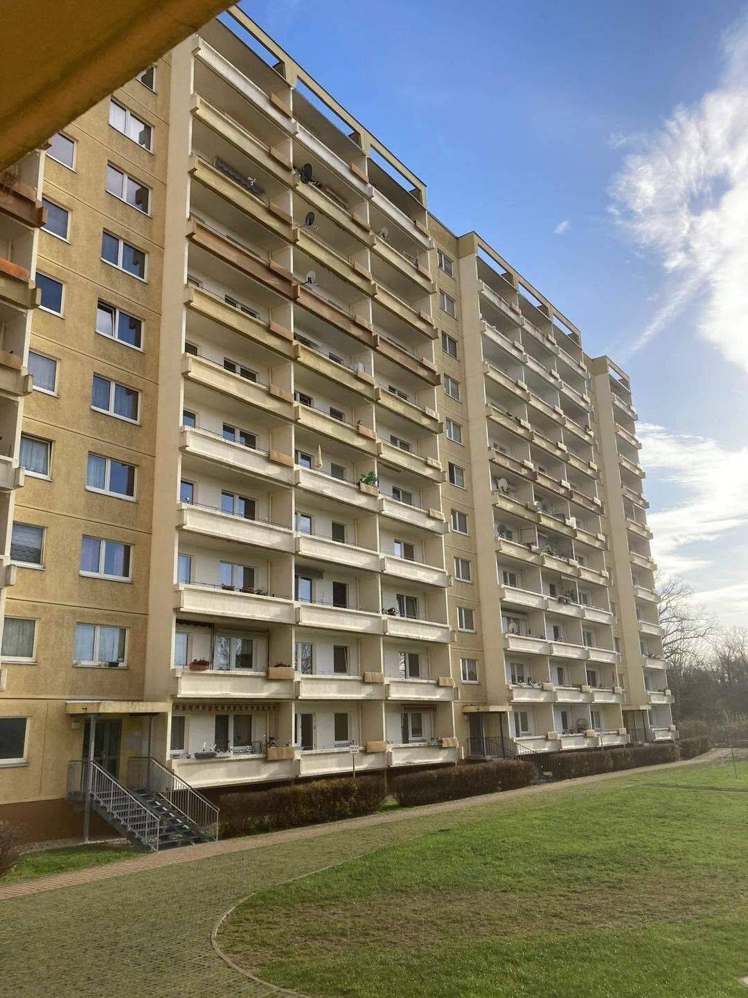 Sanierte 4-Zimmer-Wohnung mit Balkon und EBK nach Wunsch, 8058 Zwickau