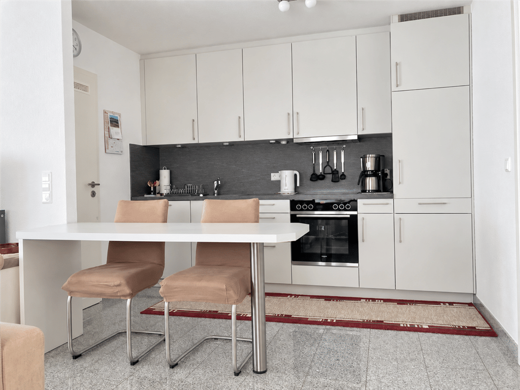 2-Zimmerwohnung mit Wintergarten/Balkon, Einbauküche und TG-Stellplatz in 74193 Schwaigern!, 74193 Schwaigern