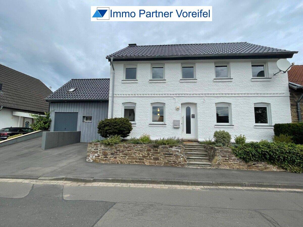 Charmante Doppelhaushälfte mit besonderem Charakter – umfassend modernisiert auf großzügigem Grundstück mit Garten und Terrasse, 53902 Bad Münstereifel