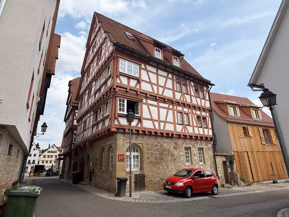Wohnen im Fachwerk; 6 Zimmer Maisonette Wohnung, 71706 Markgröningen