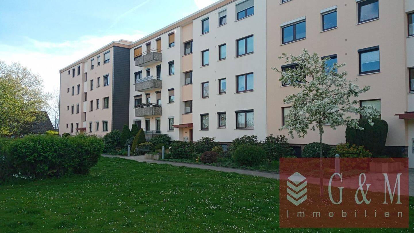 Garbsen-Berenbostel: 2-Zimmer-Wohnung mit Fahrstuhl, Tiefgaragenstellplatz, Balkon und Einbauküche, 30827 Garbsen