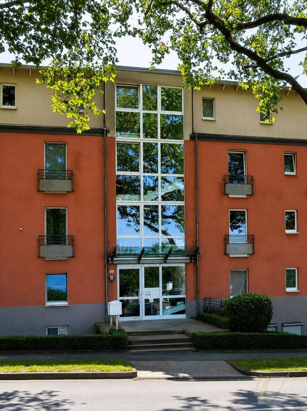 Lichtdurchflutetes Wohnen mit offenem Wohnkonzept & großem Balkon, 42653 Solingen (Gräfrath Solingen-Mitte Wald)