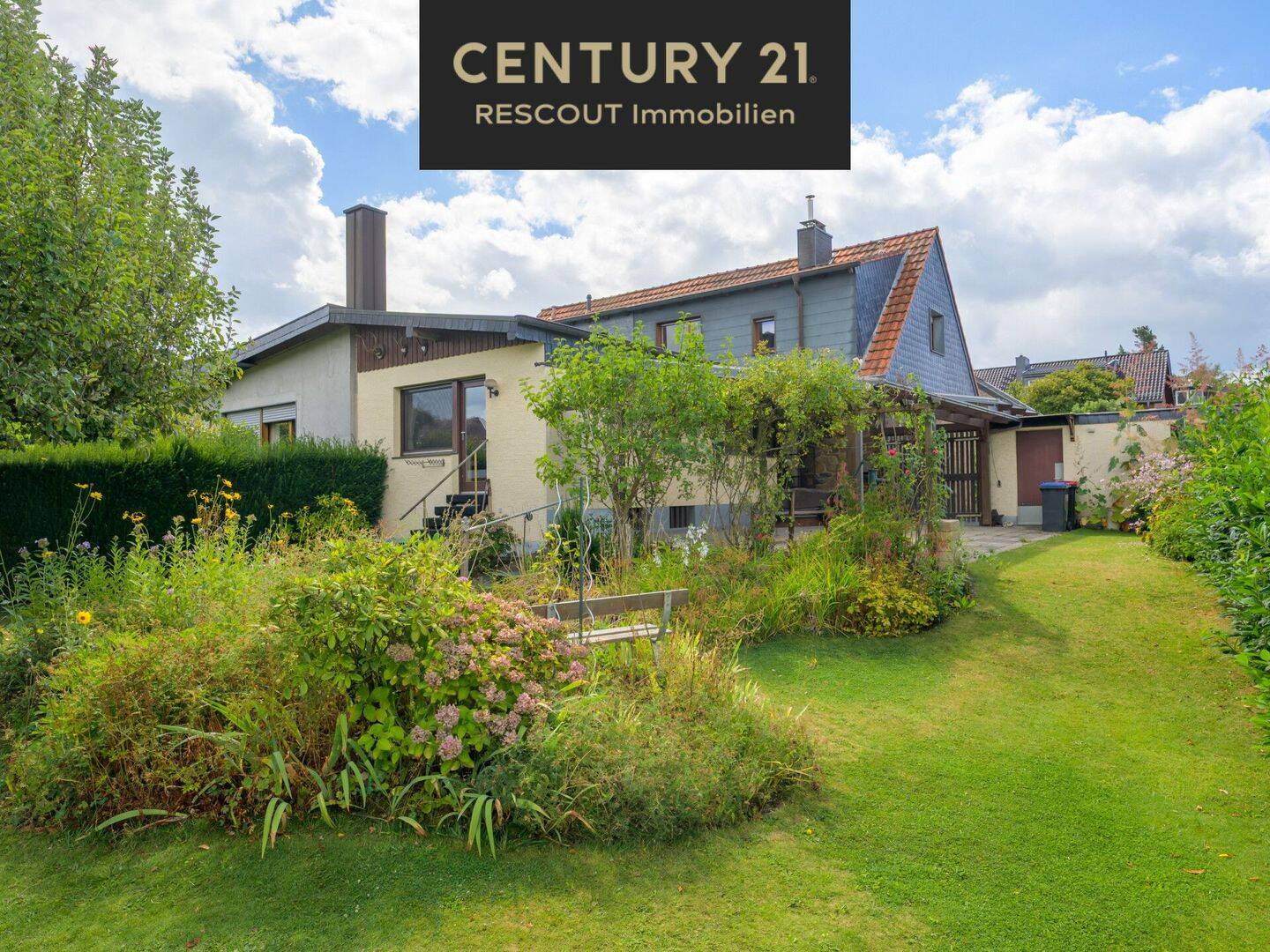 C21- Ziegelrot trifft Gartengrün – Doppelhaushälfte mit Potenzial!, 52076 Aachen