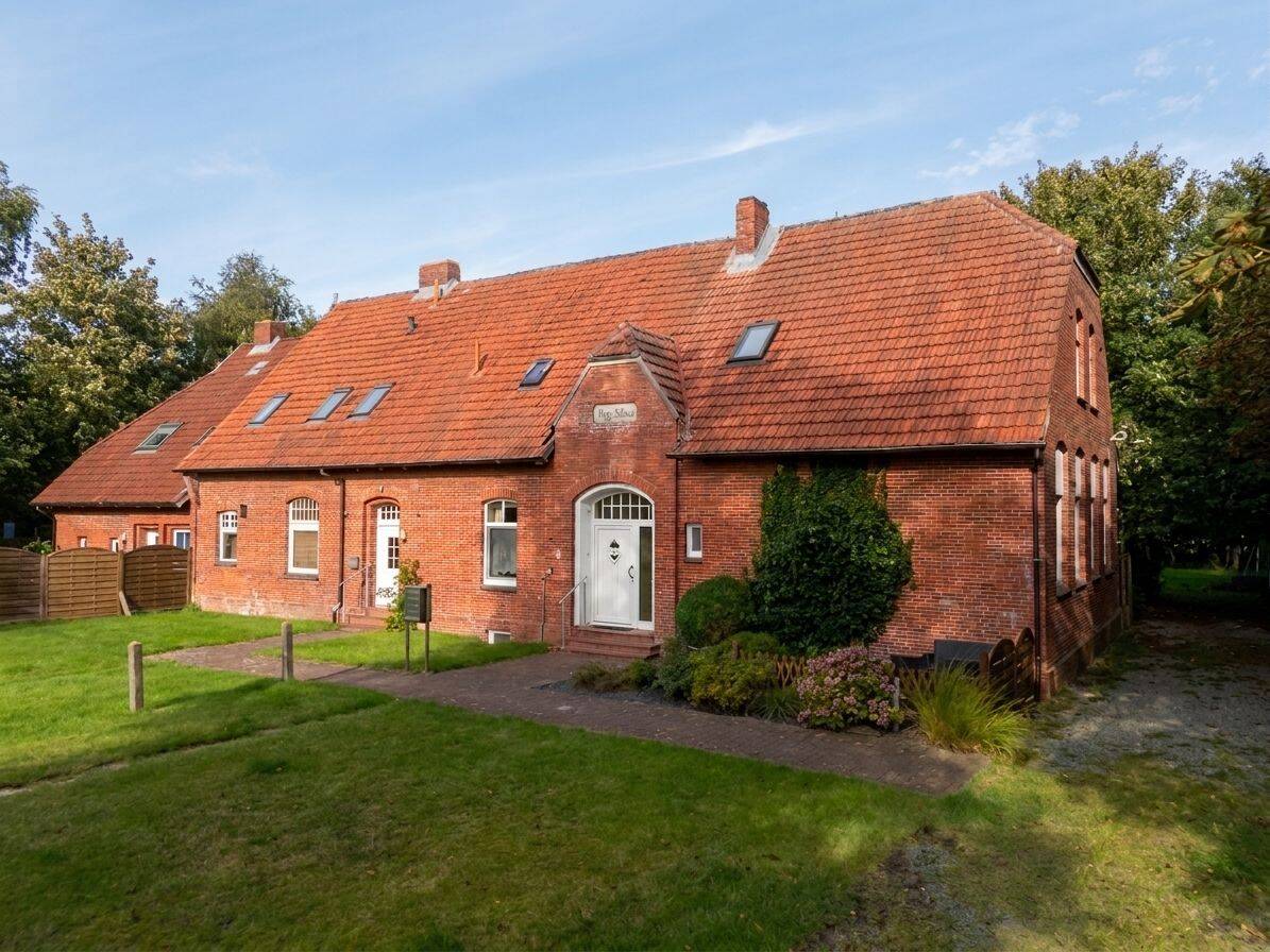 Wohnen am Feldrand – Historische Erdgeschosswohnung mit individuellem Gestaltungspotenzial in Hagermarsch, 26524 Hage