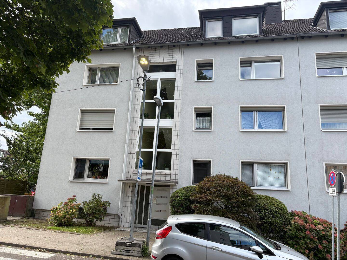 Charmante 2,5-Zimmer-Dachgeschosswohnung mit sonniger Loggia in attraktiver Lage von Essen, 45356 Essen